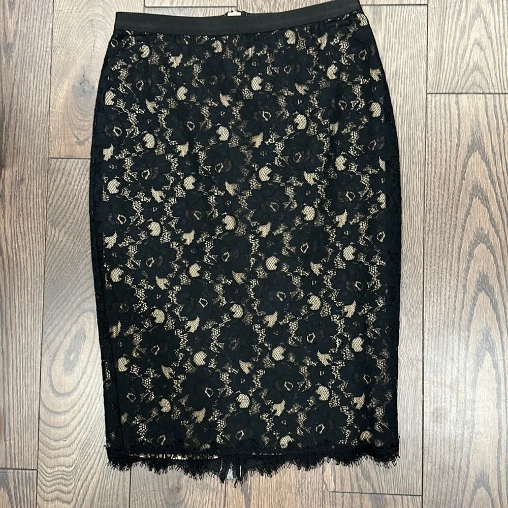 Bcbg laced skirt with zipper on back - Picture 1 of 2